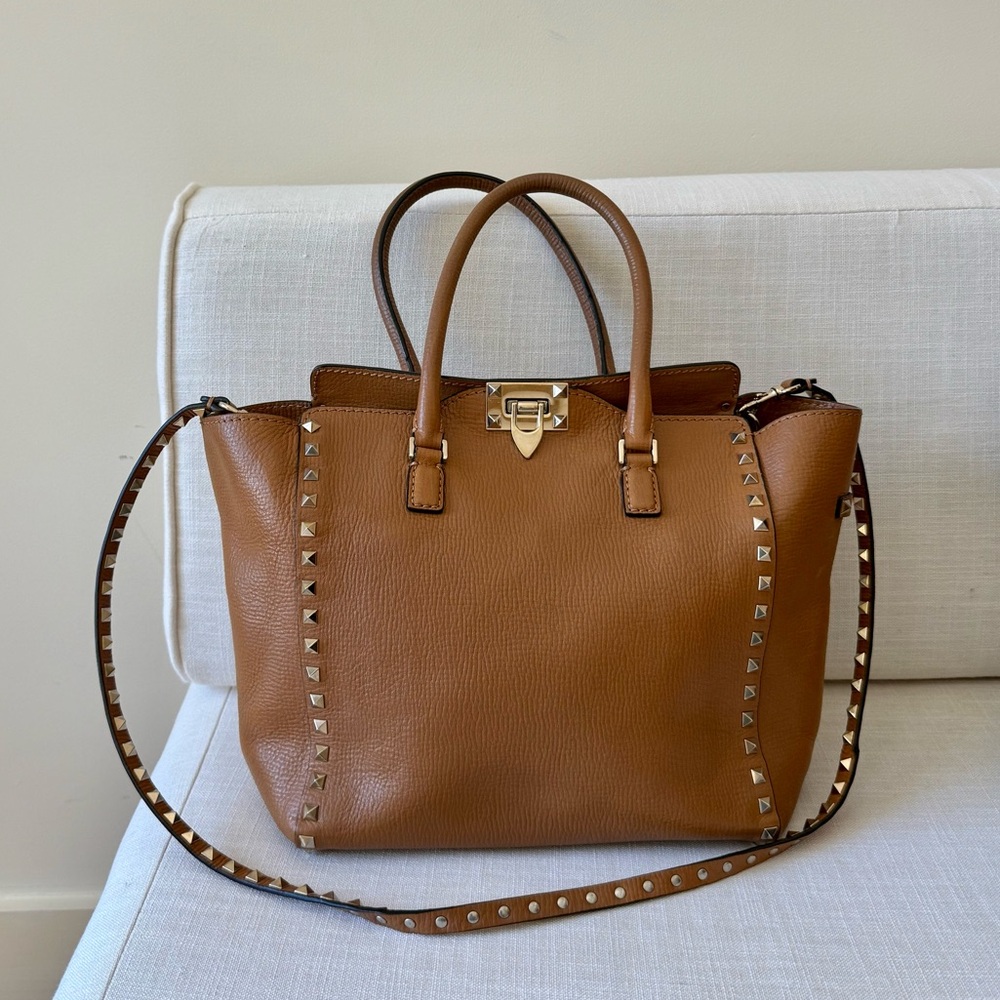 Iconic Valentino Rockstud Medium Tote – Brown Leather with Gold Studs